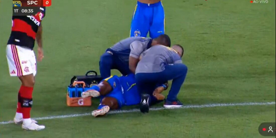Futbolista brasileño sufre ataques epilépticos en pleno partido.