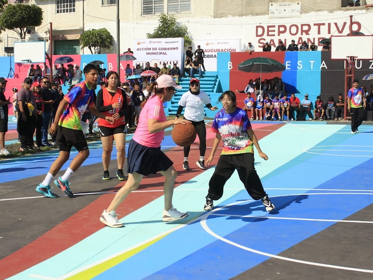 Jóvenes de la región de San Andrés de La Cañada estrenan las instalaciones rehabilitadas como parte del programa "Cambia de Cancha".