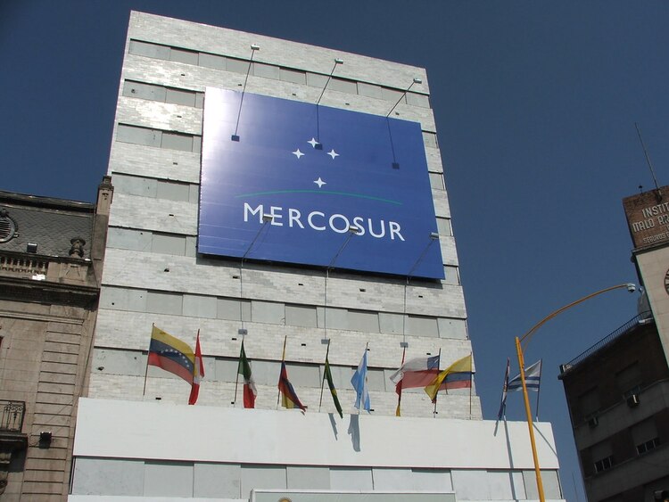 El Mercosur inició un día como hoy.