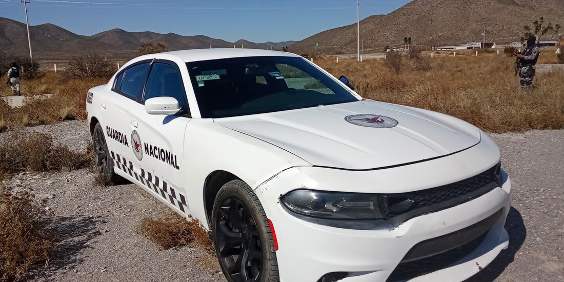Las autoridades decomisaron dos patrullas apócrifas en Nuevo León.