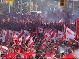 Aficionados de Canadá desfilan por Toronto previo al debut de su selección en la Copa del Mundo 2026