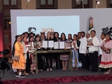 Un grupo de representantes de comunidades indígenas junto a la Presidenta CSP.