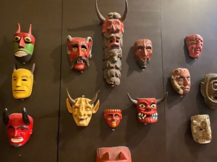 Museo Nacional de la Máscara │
Ubicado en la Plaza del Carmen, es uno de los recintos más emblemáticos de la ciudad. Exhibe más de mil máscaras provenientes de todo México, vinculadas a tradiciones, carnavales y rituales.