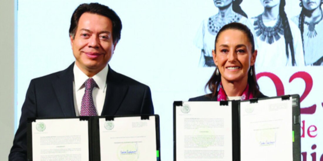 El titular de la SEP, Mario Delgado, y la Presidenta Claudia Sheinbaum, ayer.