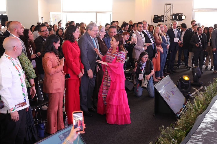 Asistentes y delegados internacionales se reúnen en la capital para debatir sobre turismo activo.