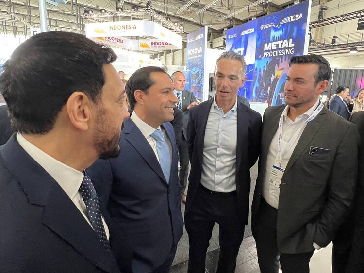 México tiene un pabellón el la feria industrial.