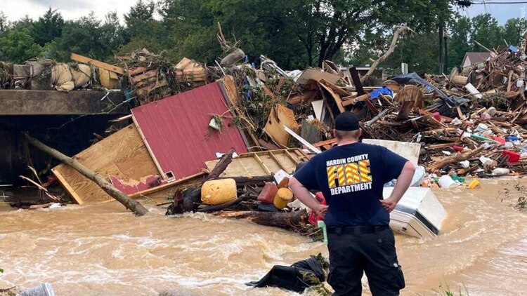 Pagó también por funerales de gemelos de 7 meses fallecidos en las inundaciones