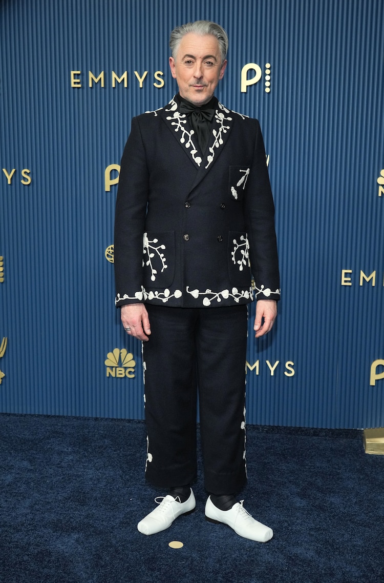 Alan Cumming en la alfombra roja de los Premios Emmy 2026