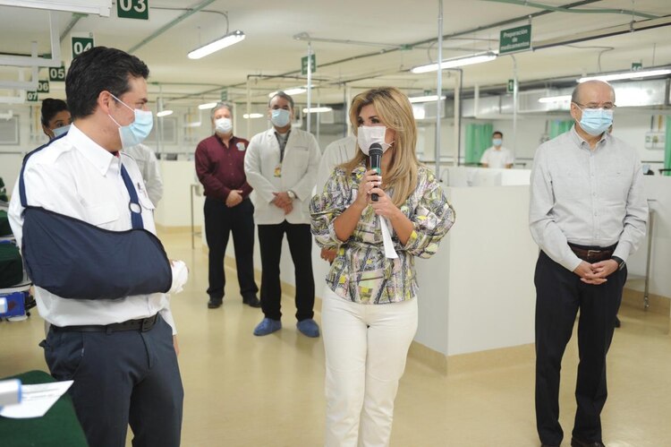La gobernadora recorrió las nuevas instalaciones junto con el titular del IMSS