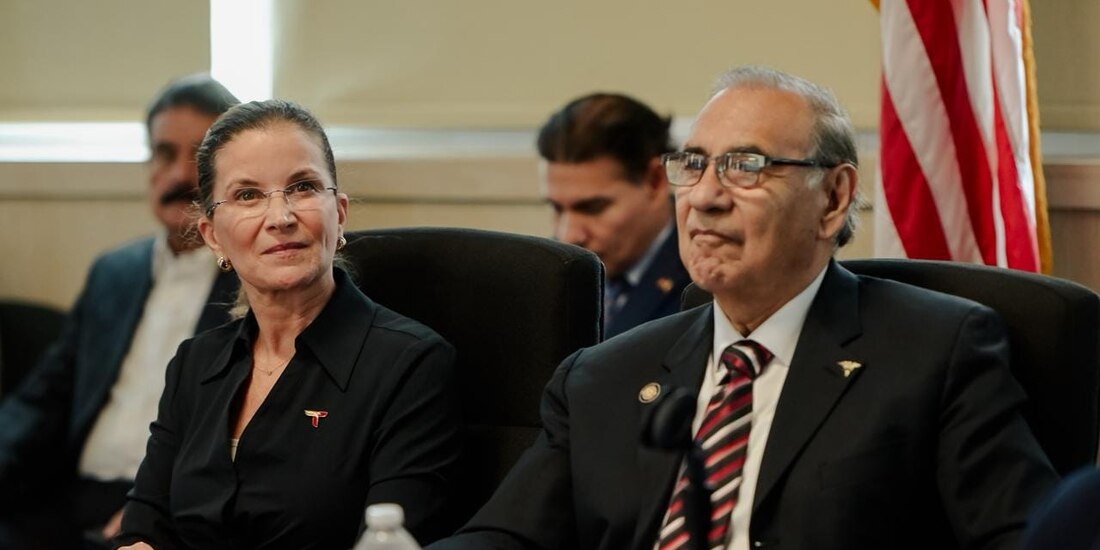Ninfa Cantú, secretaria de Economía de Tamaulipas, y Víctor Treviño, alcalde de Laredo, Texas.