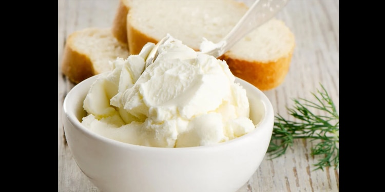 CREMA
De consistencia untuosa,
se ha vuelto esencial
tanto en la cocina cotidiana
como en preparaciones
modernas, desde
botanas hasta postres.