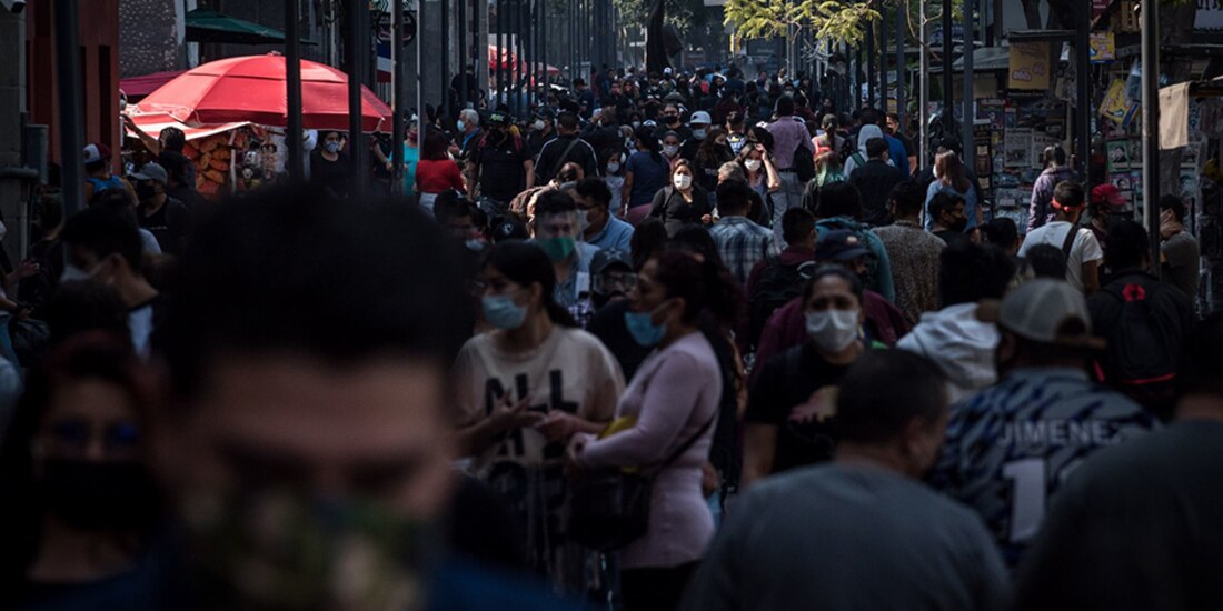 Aglomeraciones de personas en el Centro Histórico mientras mientras permanece activo el semáforo rojo epidemiológico por COVID-19.