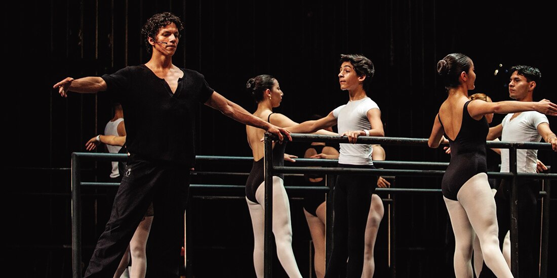 Isaac Hernández, al impartir la clase ayer.