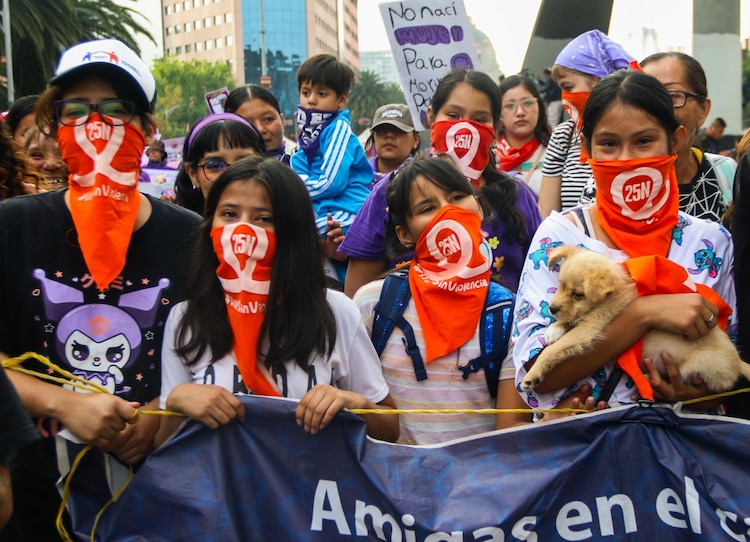 Aspecto de una marcha de mujeres en la Ciudad de México.