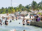 Turistas en Playa Bonita, Campeche, el pasado 16 de marzo.