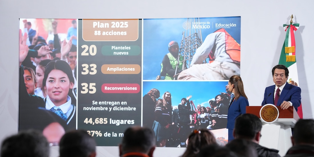 El titular de la SEP esta mañana en Palacio Nacional.