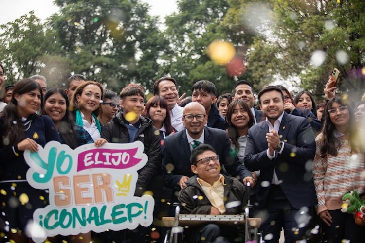 Al centro el titular de la Secretaría de Educación Pública, Mario Delgado Carrillo.