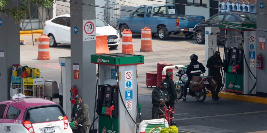 En México el precio de las gasolinas se mantiene en un costo promedio de 21.30 pesos