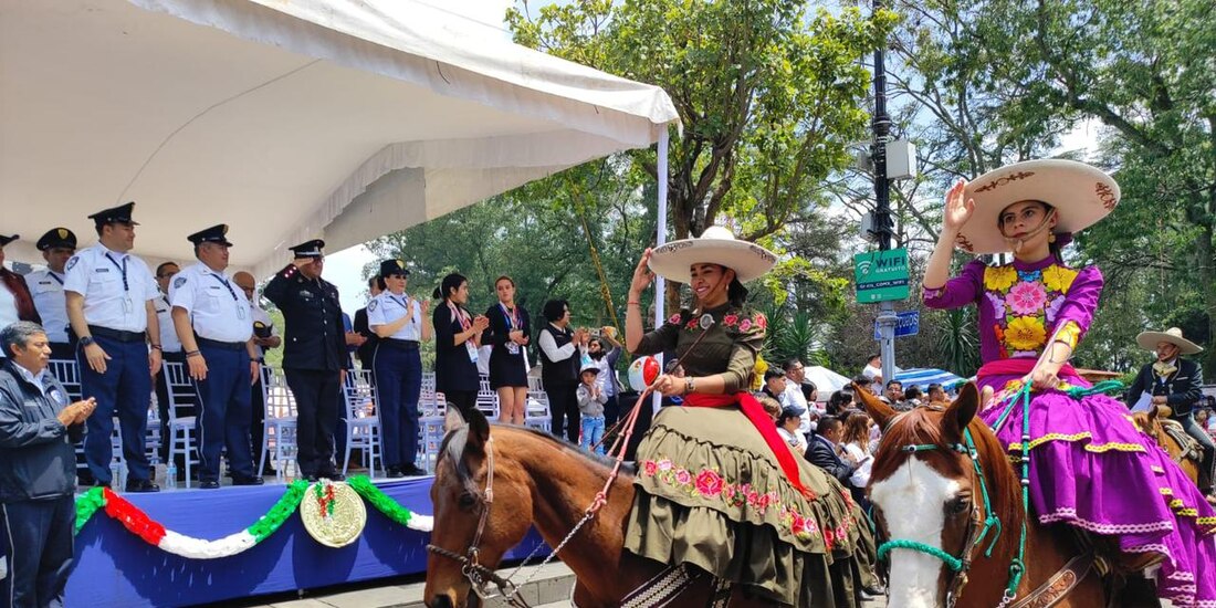 Multitudinario desfile cívico en Cuajimalpa honra la independencia de México