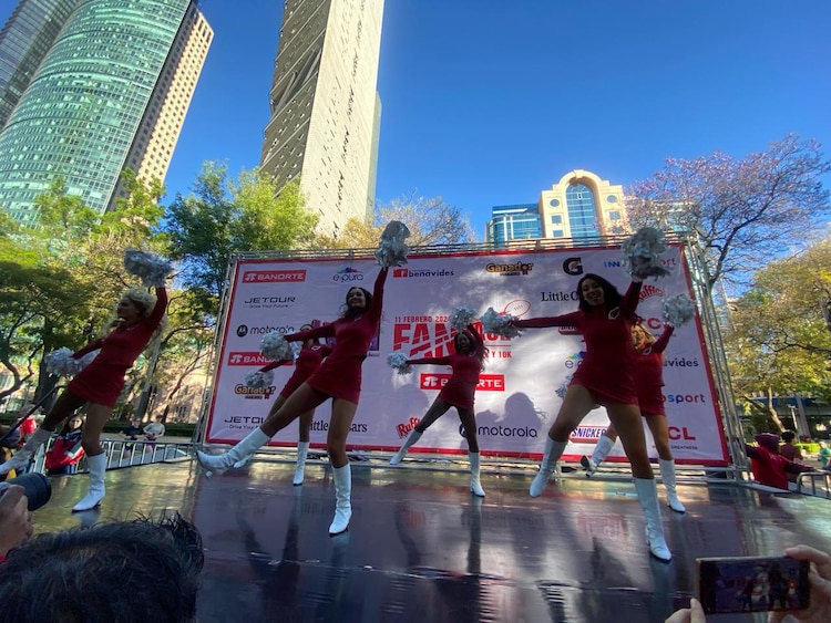 Las porristas de los Cardinals animaron la NFL Race