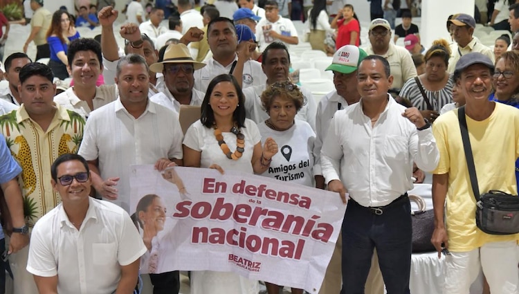 Los locatarios del Zócalo de la Bahía de Acapulco solicitaron que los planes de desarrollo urbano contemplen la dignificación de sus puntos de venta.
