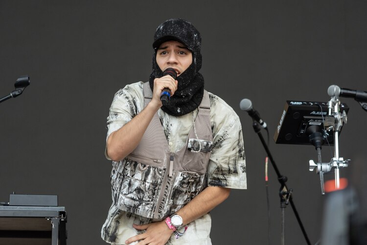 El regiomontano Nsqk sigue cosechando éxitos con una gran presentación en el AXE Ceremonia. Fans corean temas como "Ojeras