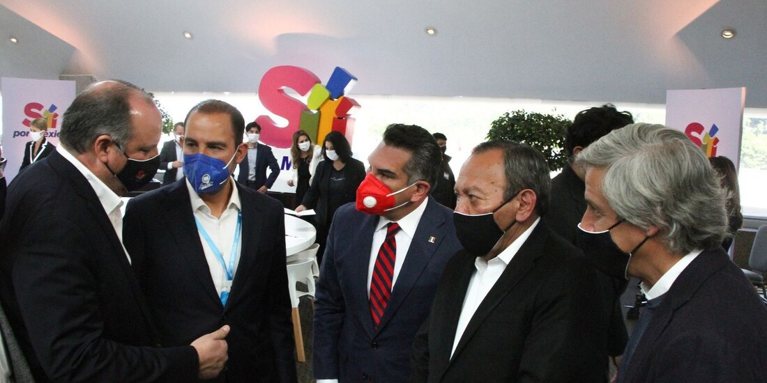 Dirigentes de partidos de oposición, como PAN, PRI y PRD, en reunión reciente.