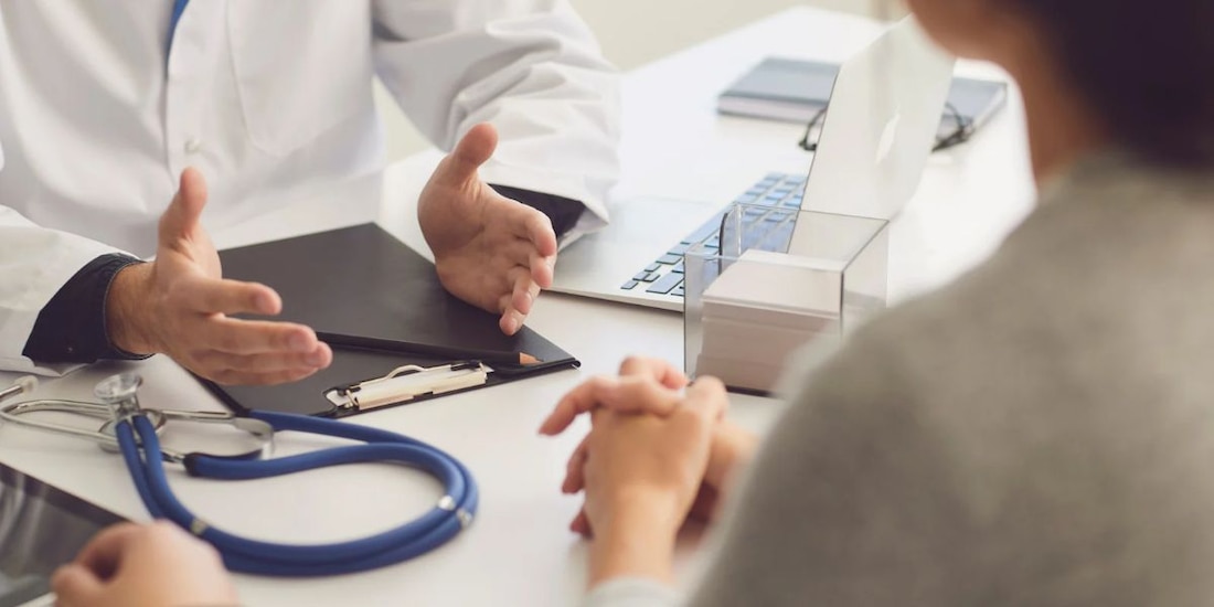 IMSS destaca labor de sus médicos y presume récord de contratación de especialistas