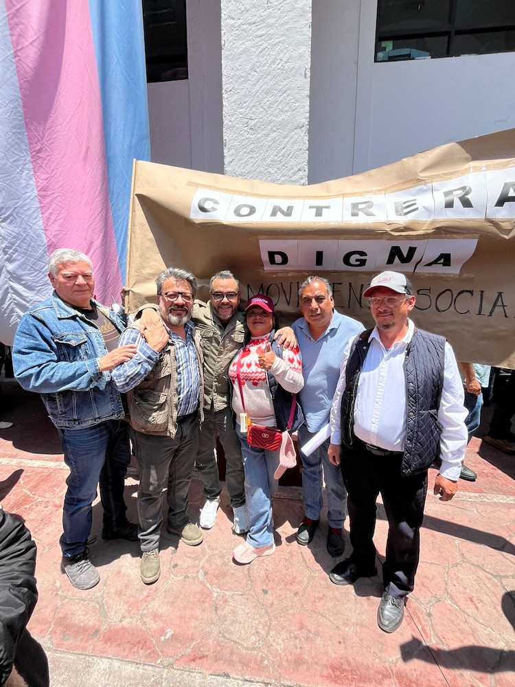 El alcalde Fernando Mercado Guaida con habitantes de La Magdalena Contreras.