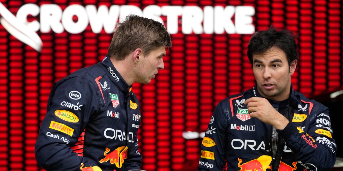 Checo Pérez y Max Verstappen discuten tras el sprint del GP de Austria de F1