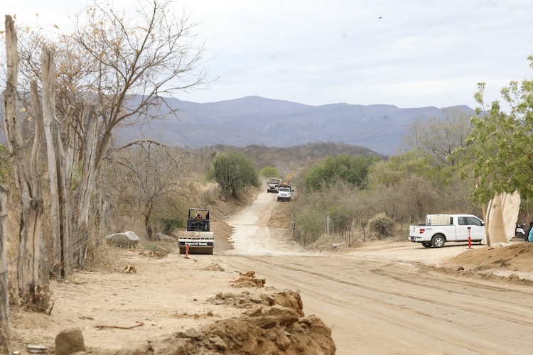 Rocha Moya encabezó el inicio de los trabajos de la carretera de Baymena.