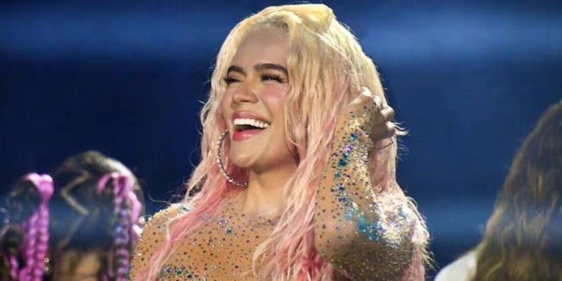 La cantante colombina celebra un 2023 lleno de éxitos musicales y personales.