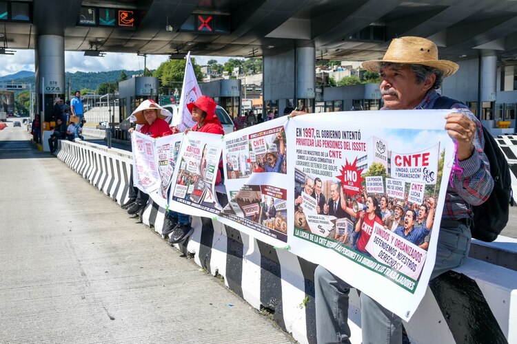 Este lunes, integrantes de la CNTE toman casetas en la ZMVM.