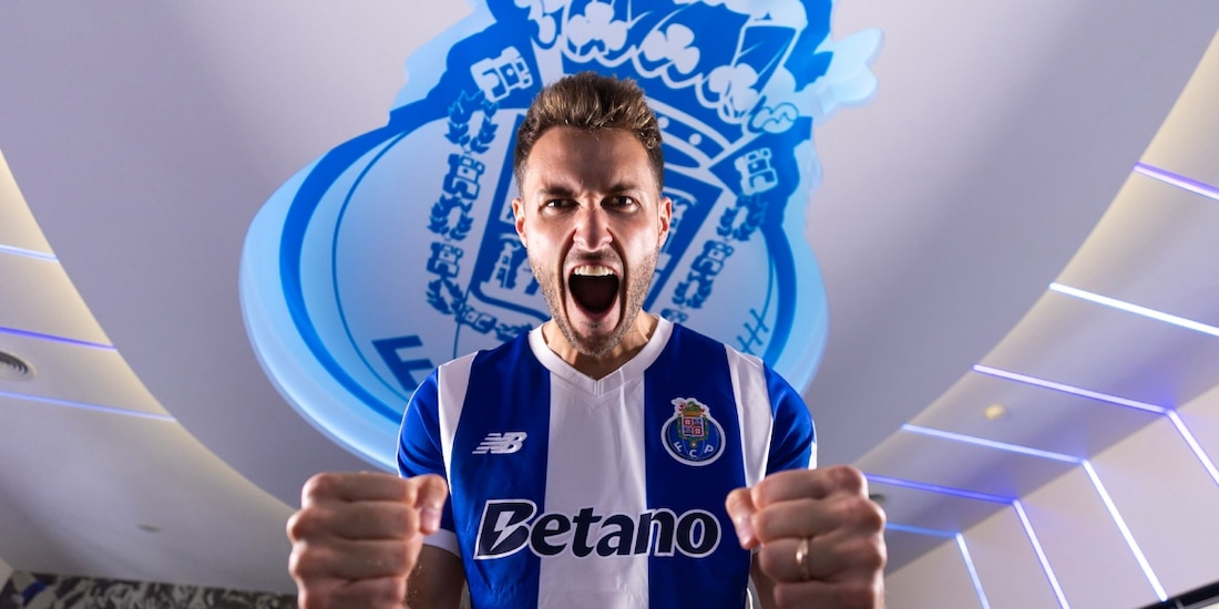 Santiago Gimenez ya es nuevo jugador del Porto.