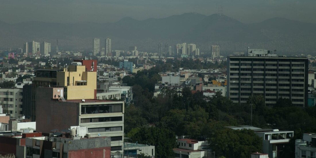 La calidad del aire en la Ciudad de México se empezó a deteriorar a partir de las 15:00 horas de ayer.