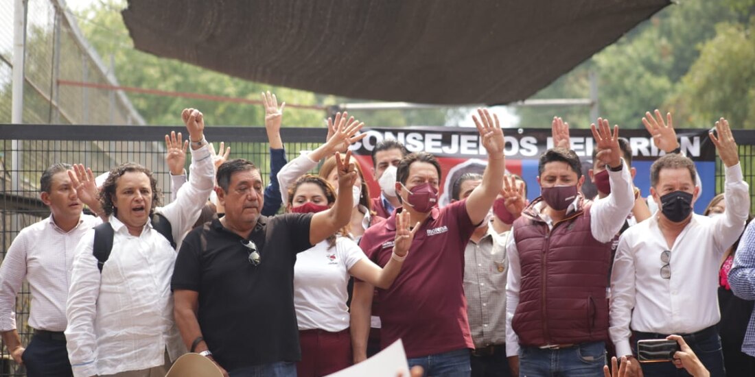 "No estamos amenazando a nadie, somos un movimiento pacífico, nunca hemos sido violentos"; Mario Delgado en el INE