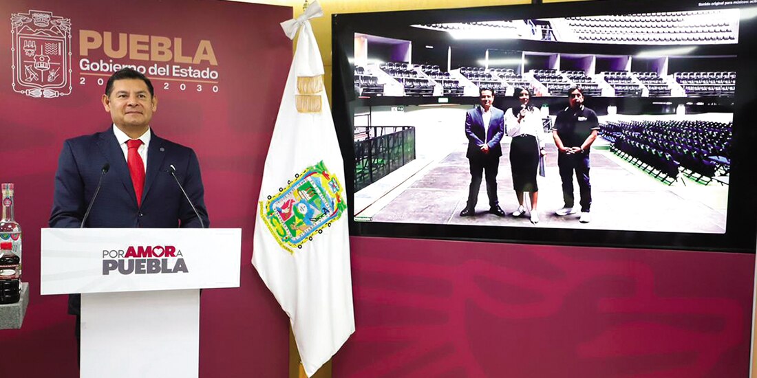 El gobernador de Puebla, Alejandro Armenta, ayer, en conferencia.