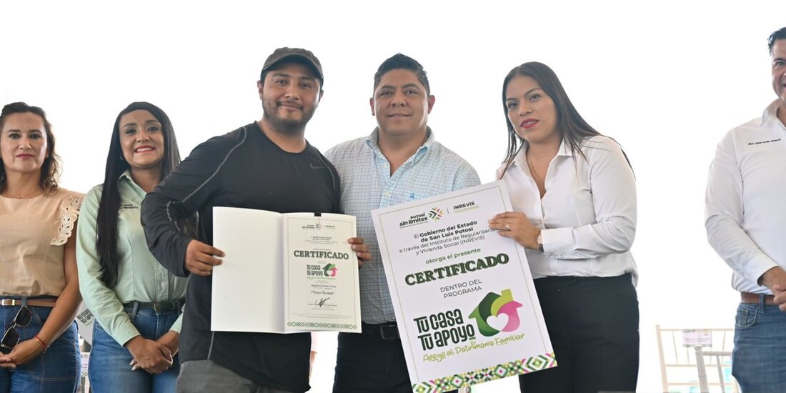 Ricardo Gallardo entrega los primeros dos mil lotes de “Tu Casa, Tu Apoyo”.