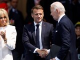 Joe Biden (der.) y Emmanuel Macron (izq.), en fotografía de archivo.