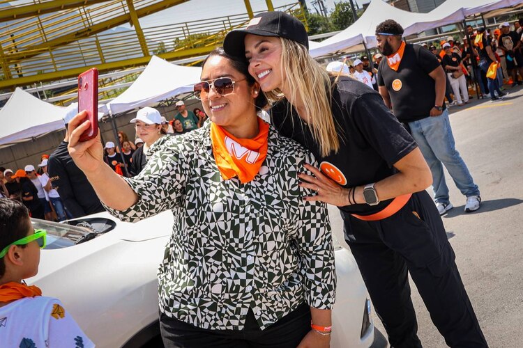 Apoyará también a madres solteras y mujeres por igual.