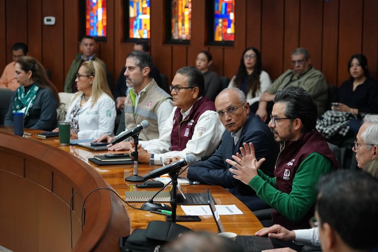 Secretario general del SNTSS, Rafael Olivos Hernández.
