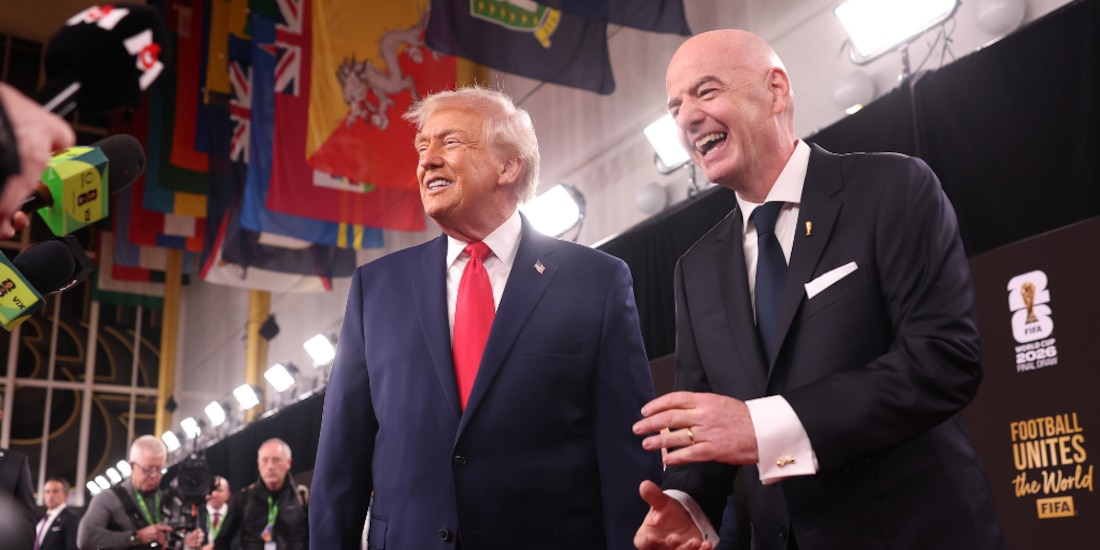 Donald Trump junto a Gianni Infantino en la alfombra roja.