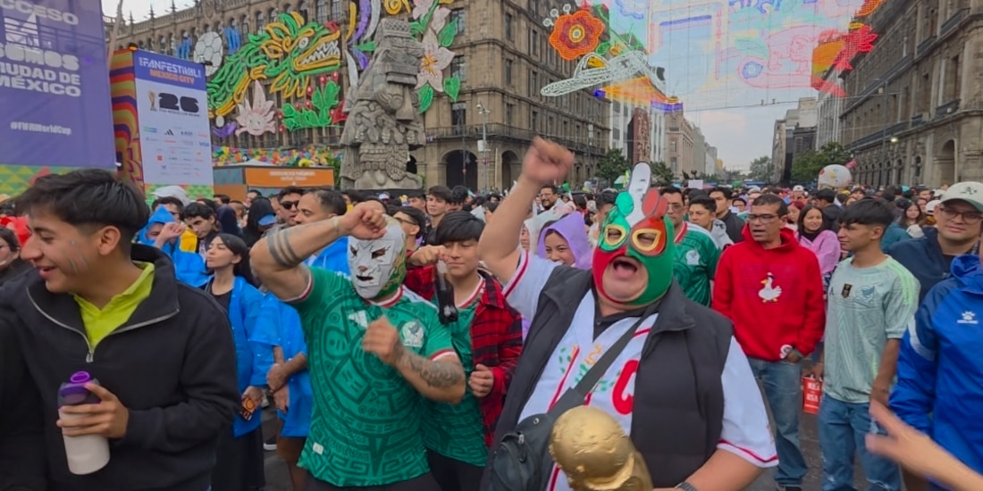 Aficionados en el Zócalo.