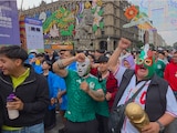 Aficionados en el Zócalo.