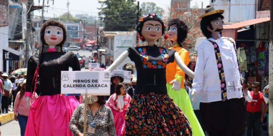 Los monos de calenda se utilizan en fiestas tradicionales en Oaxaca.