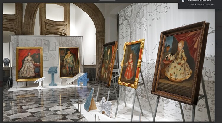 Lienzos en los que la artista retrató a sus antepasados, y que se exhiben.