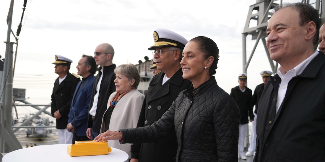 Presidenta Claudia Sheinbaum durante el hundimiento del exbuque en San Carlos, Sonora.