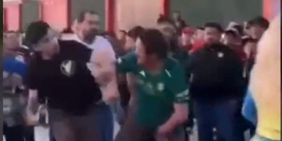Aficionados de Xolos y León se agarraron a golpes previo a su enfrentamiento en la Jornada 16 de la Liga MX.