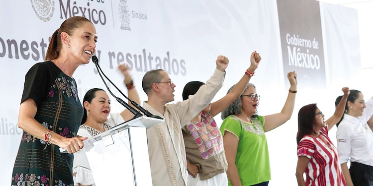 La Presidenta, ayer, durante su gira Honestidad y Resultados en Sinaloa.
