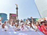 Alito Moreno en la marcha en Reforma.